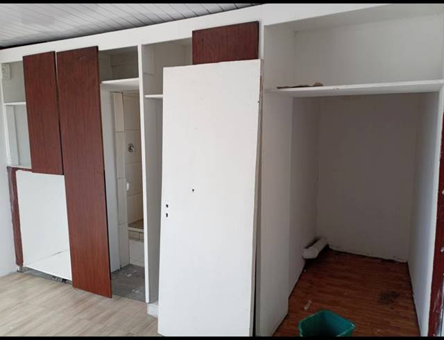 5 BEDROOM HOUSE FOR SALE IN PORTLANDS